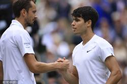 英雄联盟总决赛门票-美网完胜温网，梅德韦杰夫点燃赛场