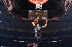 英雄联盟总决赛-太阳审判日，布克关键战从不手软，强行终结开拓者时代