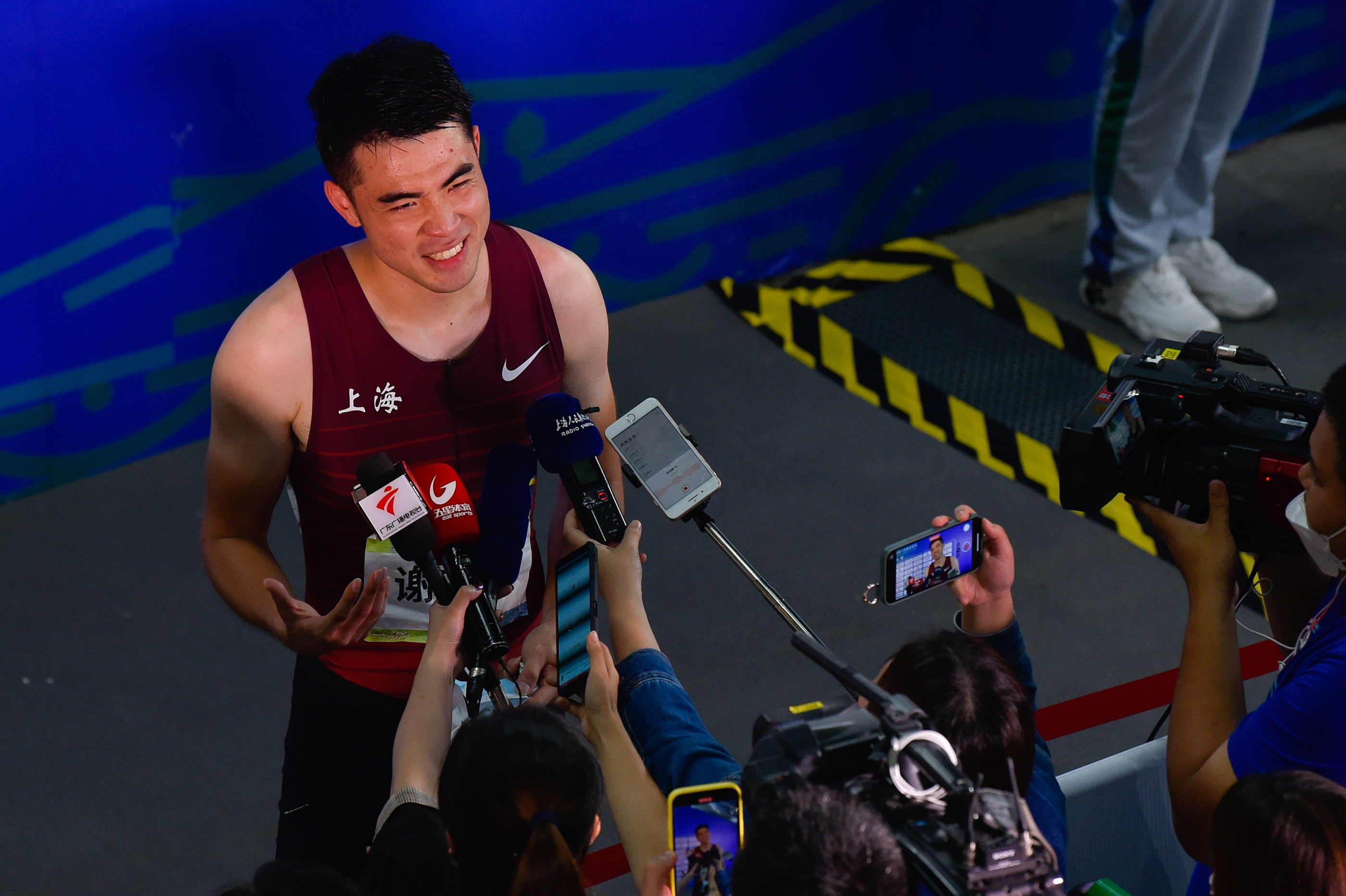 科隆在比赛中表现出色,实现反超取胜 科隆在比赛中表现出色,实现反超取胜