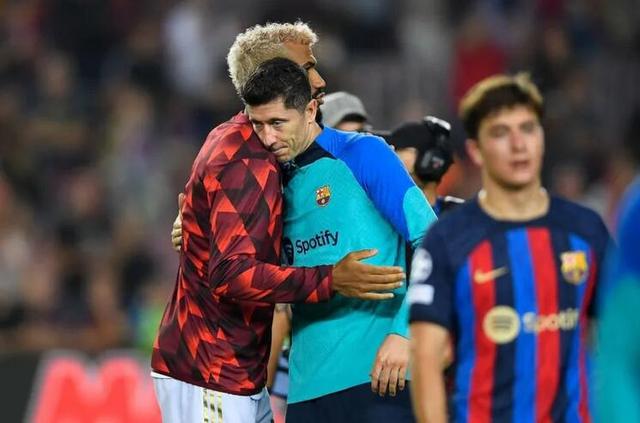 欧洲网球队轻取拜仁慕尼黑，莱万团战一打五峡谷大战小组赛，留下经典瞬间的简单介绍