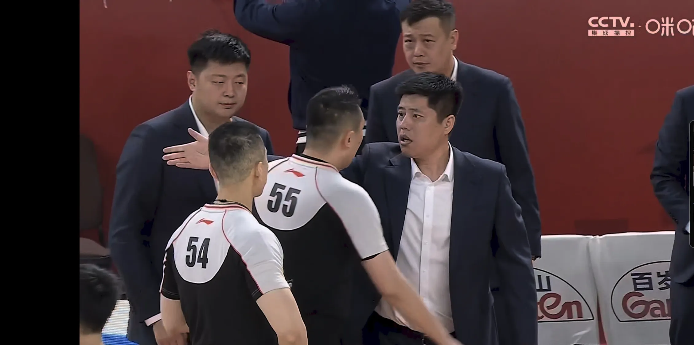 四川男篮不敌江苏,遭遇两连败 四川男篮不敌江苏,遭遇两连败