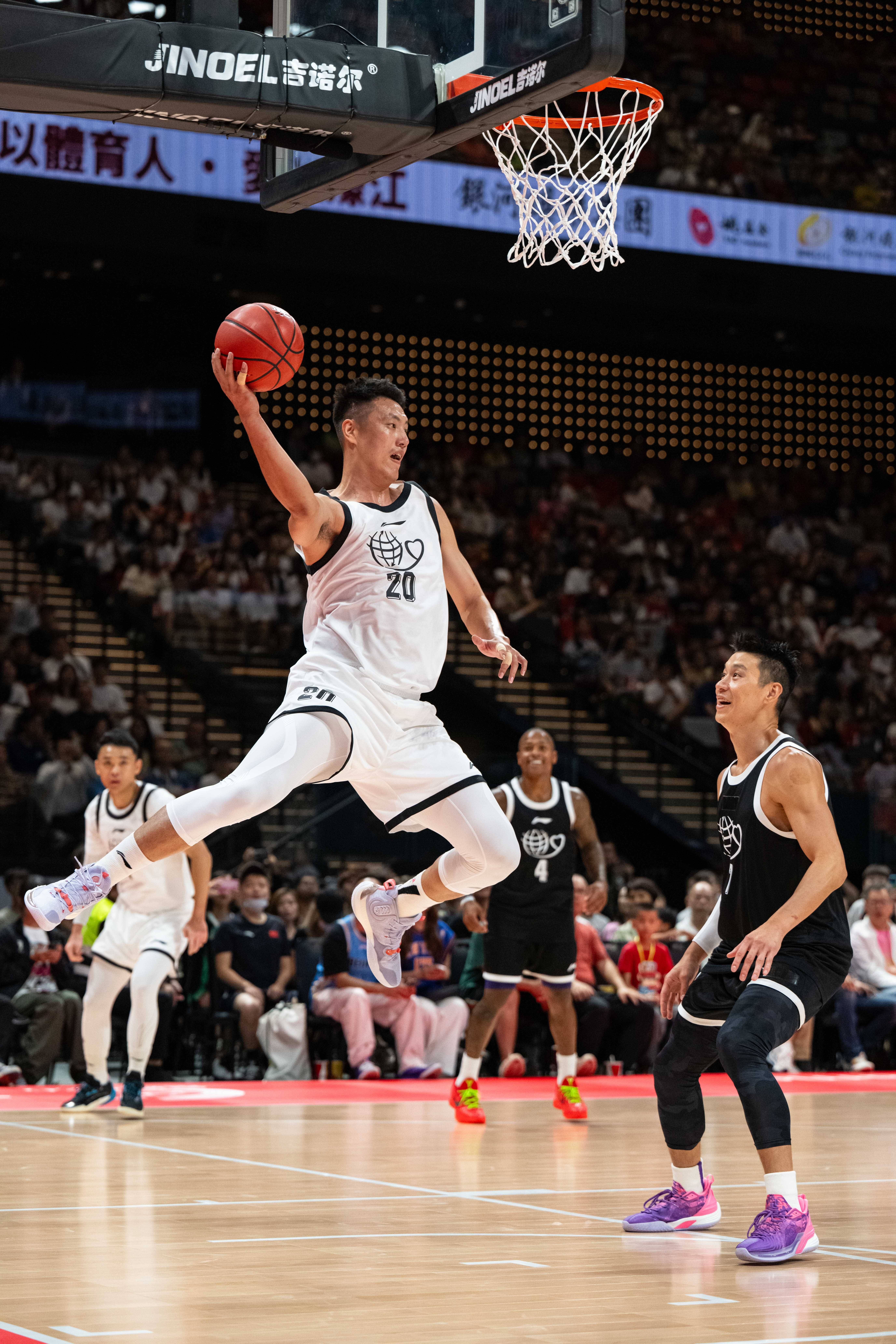 篮球赛事中的明星球员抢尽风头的简单介绍 篮球赛事中的明星球员抢尽风头的简单介绍