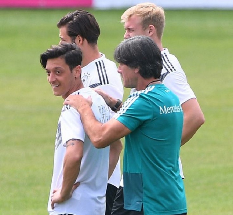 包含德国队轻取丹麦队,辛杜惊艳四座的词条 包含德国队轻取丹麦队,辛杜惊艳四座的词条