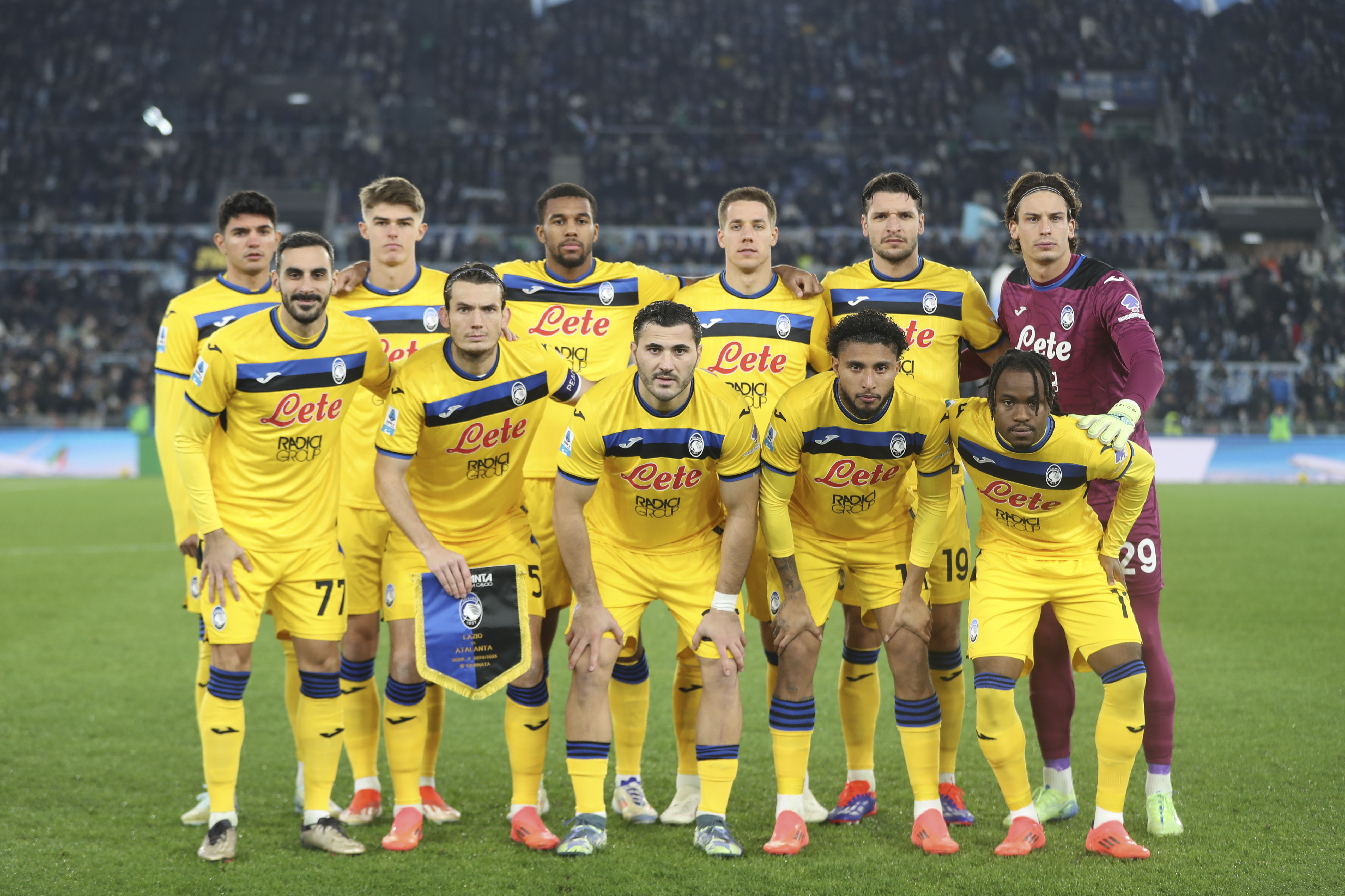 球员拼尽全力，带领球队获得胜利